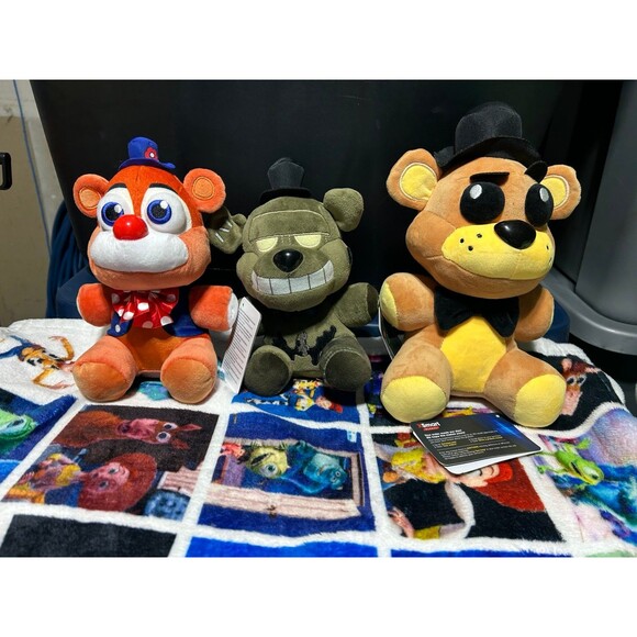 FNAF Plush - Picture 1 of 5
